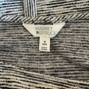 Market & Spruce Bravyan Button Back Detail Knit Tee